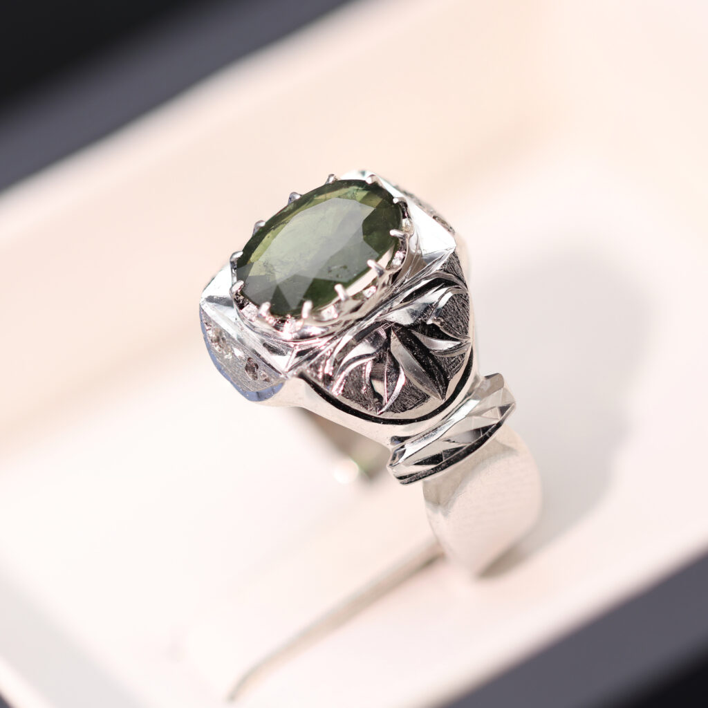 انگشتر مردانه یاقوت سبز A+ کد 12793 — تصویر ۲