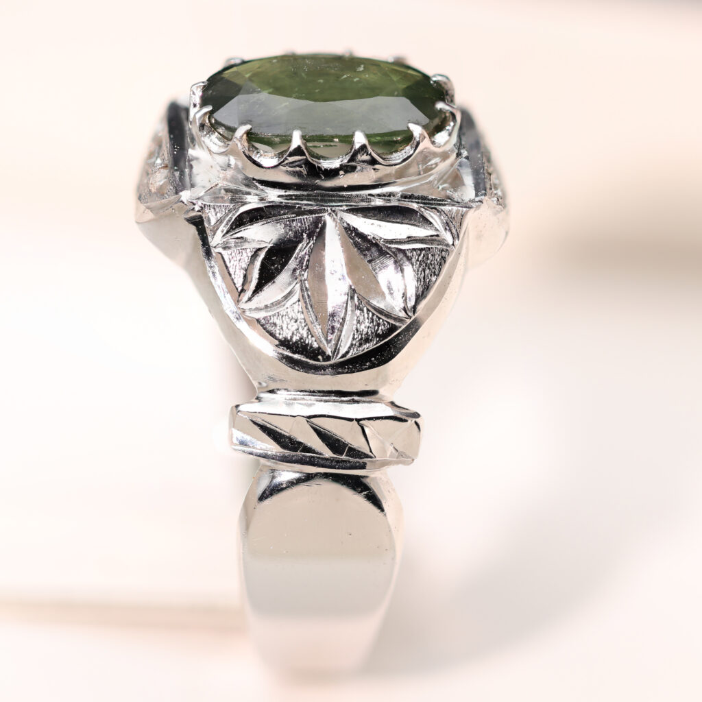 انگشتر مردانه یاقوت سبز A+ کد 12793 — تصویر ۳