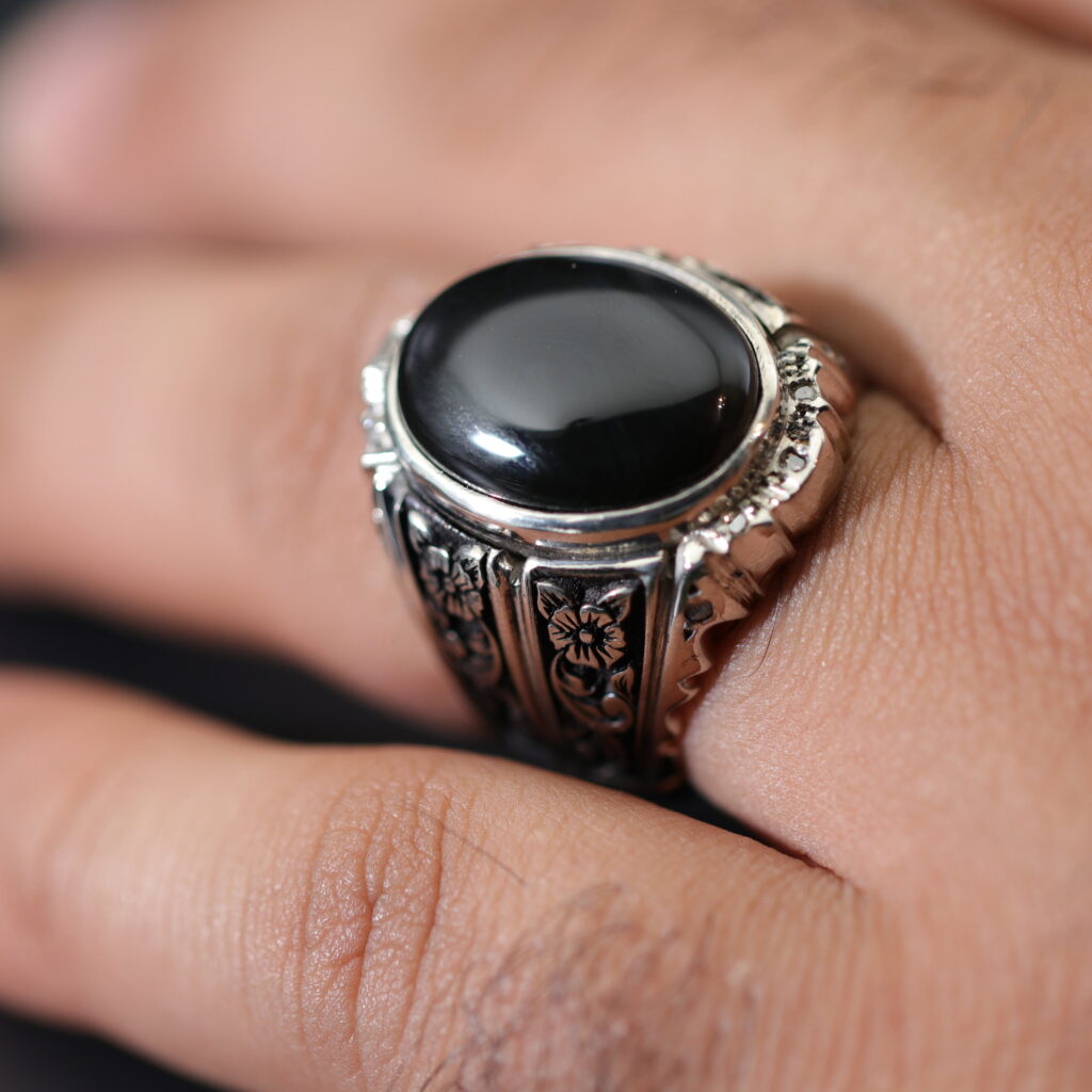 انگشتر مردانه نقره عقیق یمنی مشکی کد 12896 — تصویر ۴
